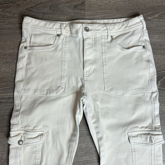 Free People Mid-Rise Ankle Cargo Skinny Jeans in Cream Women’s Sz 30 - Picture 2 of 12